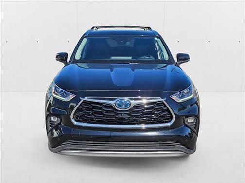 2022 Toyota Highlander Hybrid Platinum
