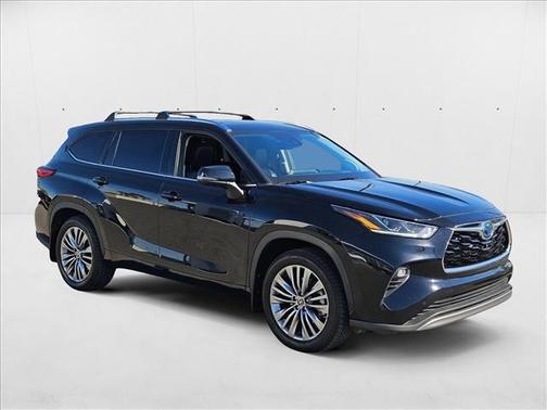 2022 Toyota Highlander Hybrid Platinum