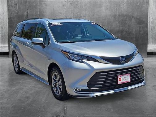 2023 Toyota Sienna XLE 8 Passenger