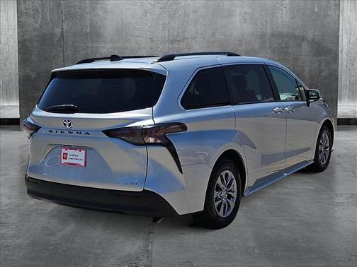 2023 Toyota Sienna XLE 8 Passenger