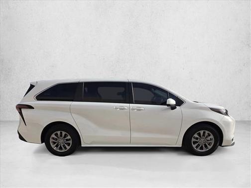 2023 Toyota Sienna LE