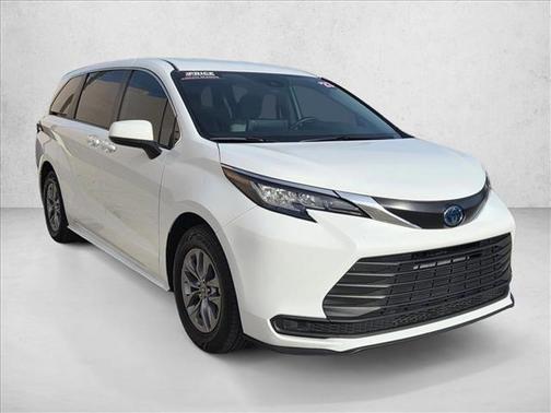 2023 Toyota Sienna LE