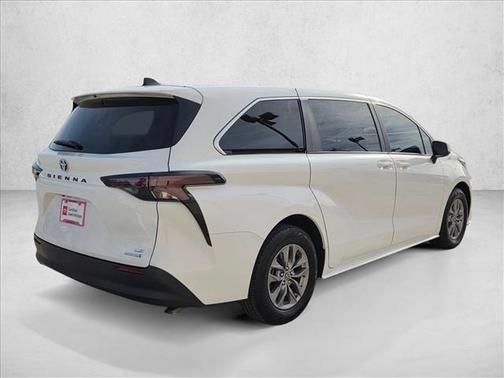 2023 Toyota Sienna LE