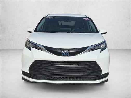 2023 Toyota Sienna LE
