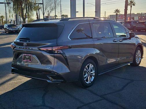 2021 Toyota Sienna XSE 7 Passenger