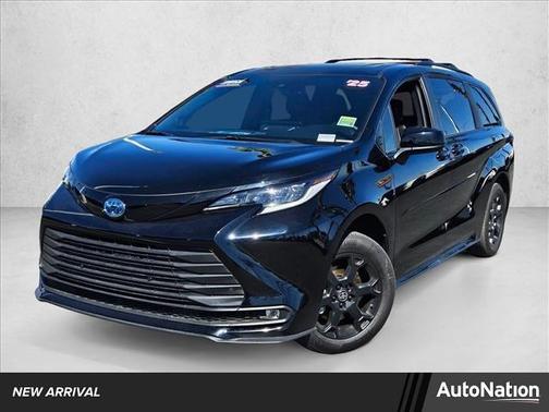 2025 Toyota Sienna Woodland Edition