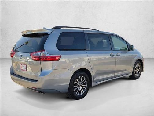 2020 Toyota Sienna XLE