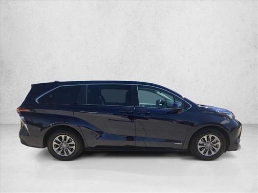 2021 Toyota Sienna LE