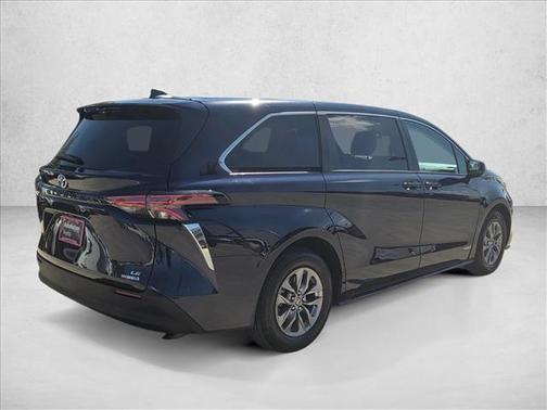 2021 Toyota Sienna LE