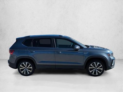 Platinum Gray Metallic 2022 Volkswagen Taos 1.5T SE