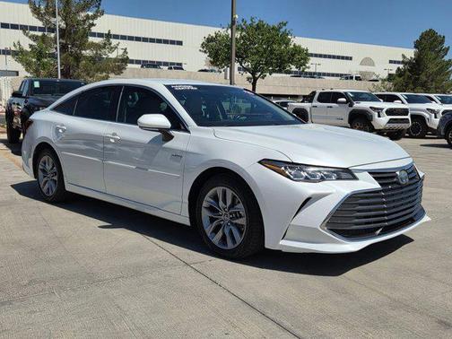 Wind Chill Pearl 2019 Toyota Avalon Hybrid XLE