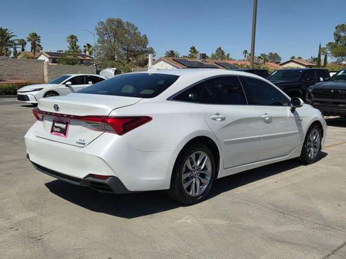 Wind Chill Pearl 2019 Toyota Avalon Hybrid XLE