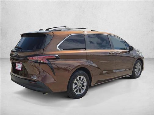 2022 Toyota Sienna LE