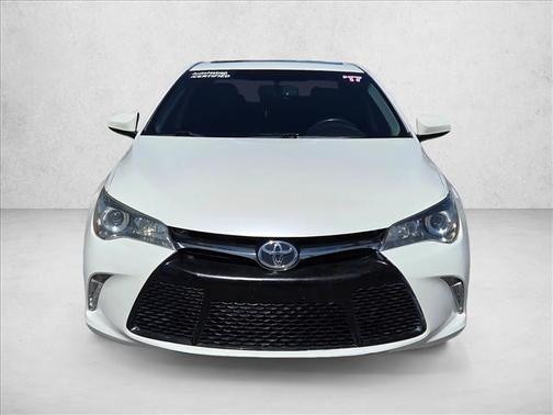 Blizzard Pearl 2017 Toyota Camry XSE