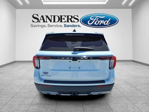 Star White Metallic Tri-Coat 2026 Ford Explorer Active