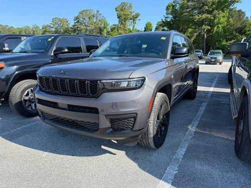 Baltic Gray Metallic Clearcoat 2023 Jeep Grand Cherokee L Altitude