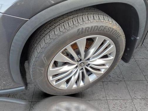 2024 Toyota Highlander Platinum