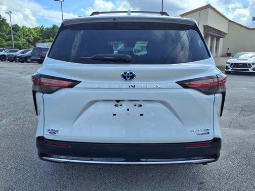 2022 Toyota Sienna Platinum 7 Passenger