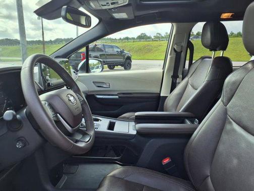 2022 Toyota Sienna Platinum 7 Passenger