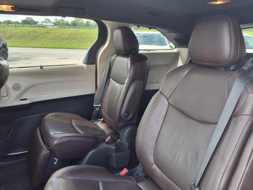 2022 Toyota Sienna Platinum 7 Passenger
