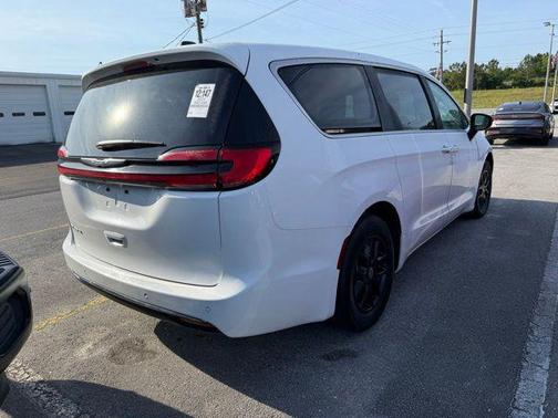 Bright White Clearcoat 2024 Chrysler Pacifica Touring L