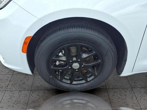 Bright White Clearcoat 2024 Chrysler Pacifica Touring L