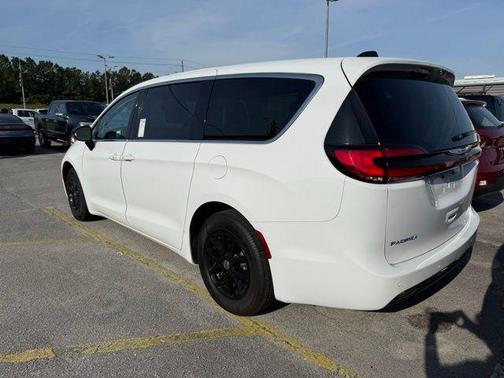 Bright White Clearcoat 2024 Chrysler Pacifica Touring L