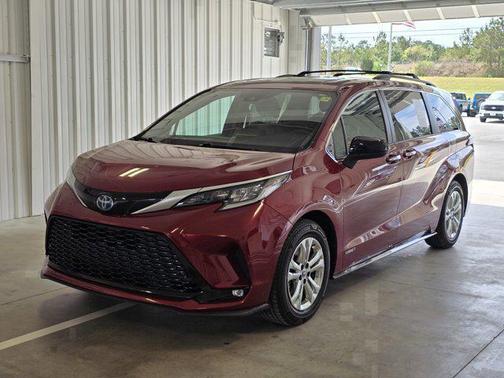 2021 Toyota Sienna XSE 7 Passenger