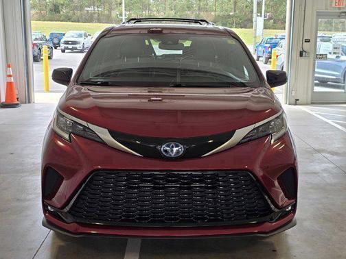 2021 Toyota Sienna XSE 7 Passenger