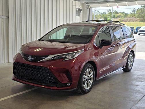 2021 Toyota Sienna XSE 7 Passenger