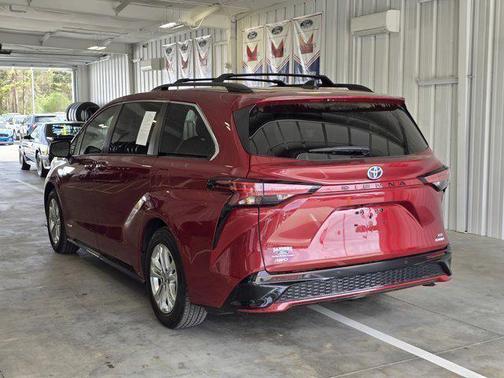 2021 Toyota Sienna XSE 7 Passenger