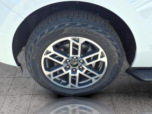 STAR WHITE MET TRI-COAT 2026 Ford Expedition Active