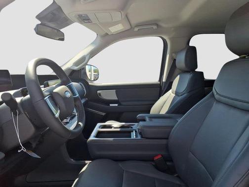 STAR WHITE MET TRI-COAT 2026 Ford Expedition Active