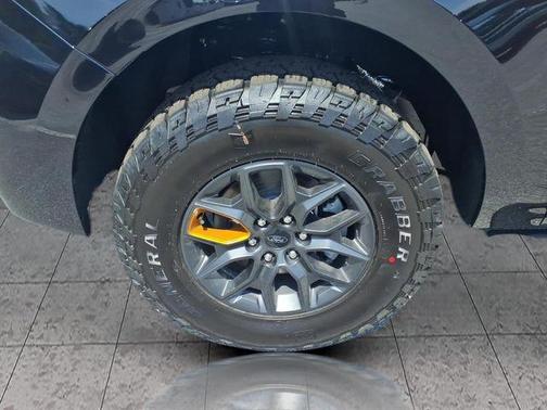 AGATE BLACK METALLIC 2026 Ford Expedition Tremor