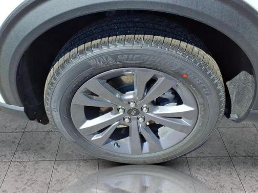 STAR WHITE MET TRI-COAT 2026 Ford Explorer Active w/200A Pkg