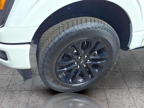 Star White Metallic Tri-Coat 2026 Ford F-150 Lariat