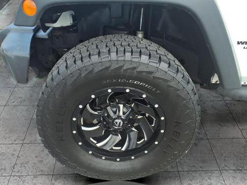 Bright White Clearcoat 2017 Jeep Wrangler Unlimited Sport