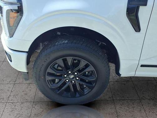 STAR WHITE METALLIC TRICOAT 2026 Ford F-150 Lariat