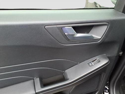 AGATE BLACK METALLIC 2026 Ford Escape ST-Line