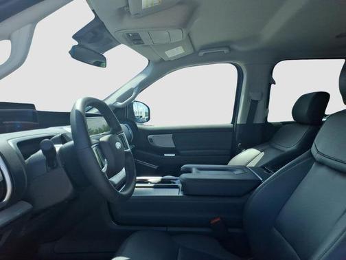 AGATE BLACK METALLIC 2026 Ford Expedition Active