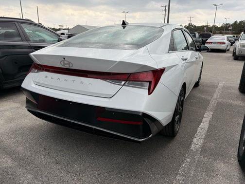 2025 Hyundai ELANTRA SEL