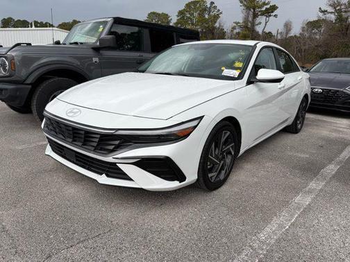 2025 Hyundai ELANTRA SEL