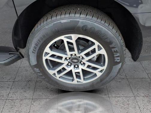 2025 Ford Expedition Max Active 4x2