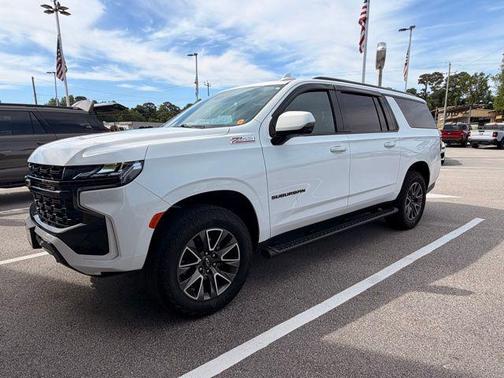 Summit White 2024 Chevrolet Suburban 4WD Z71