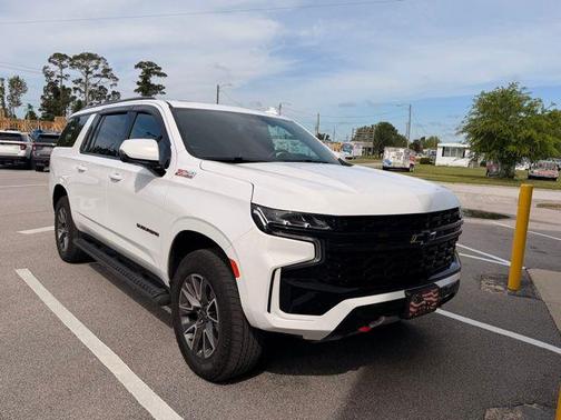 Summit White 2024 Chevrolet Suburban 4WD Z71