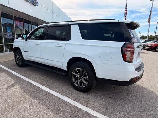 Summit White 2024 Chevrolet Suburban 4WD Z71