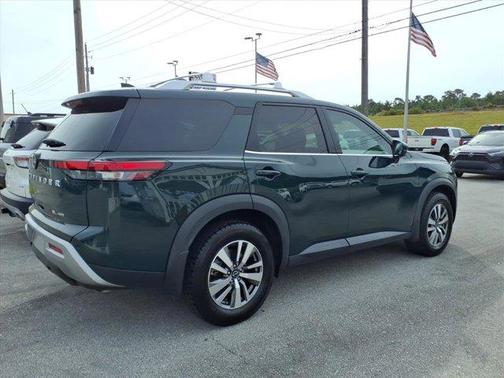 2023 Nissan Pathfinder SL 4WD