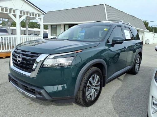 2023 Nissan Pathfinder SL 4WD