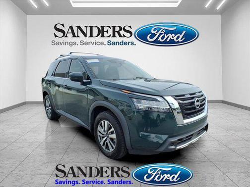 2023 Nissan Pathfinder SL 4WD