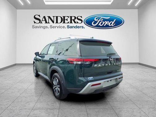 2023 Nissan Pathfinder SL 4WD